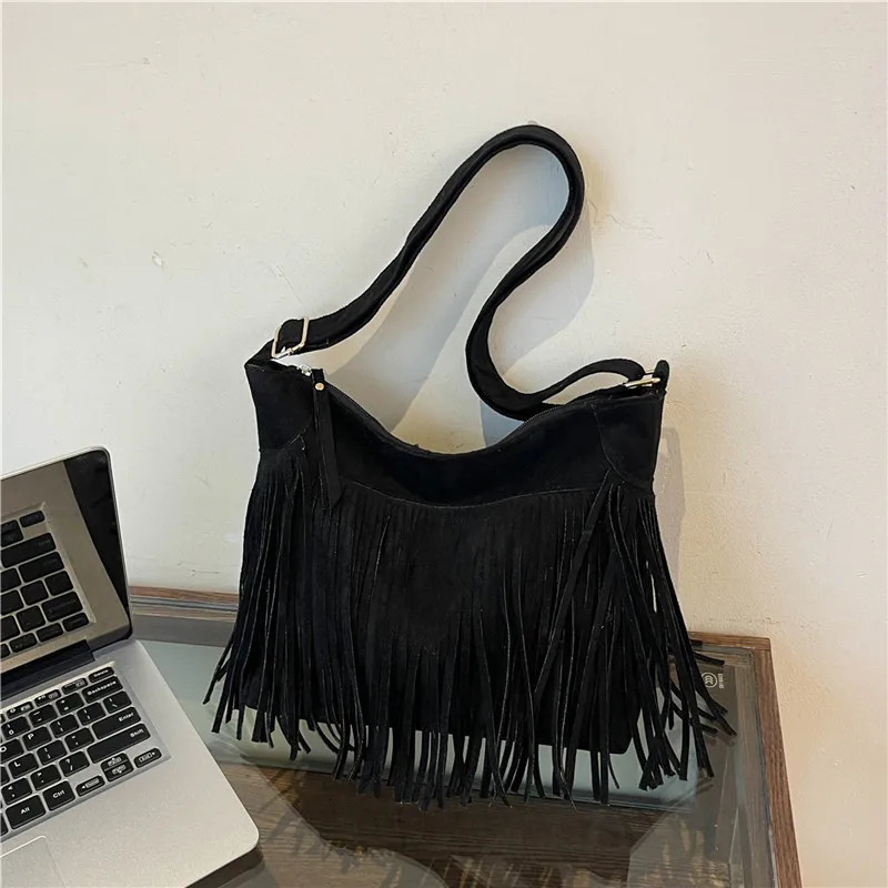 Women Boho Shoulder Bag Y2K Retro Versatile Crossbody Tassel Purse Beach Bag Straw Bag 251027