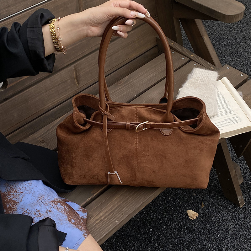 Free shipping designer bag Handheld Large Capacity Tote Bag for Women New Autumn Winter Trendy Simple Commuter Shoulder Underarm Bag