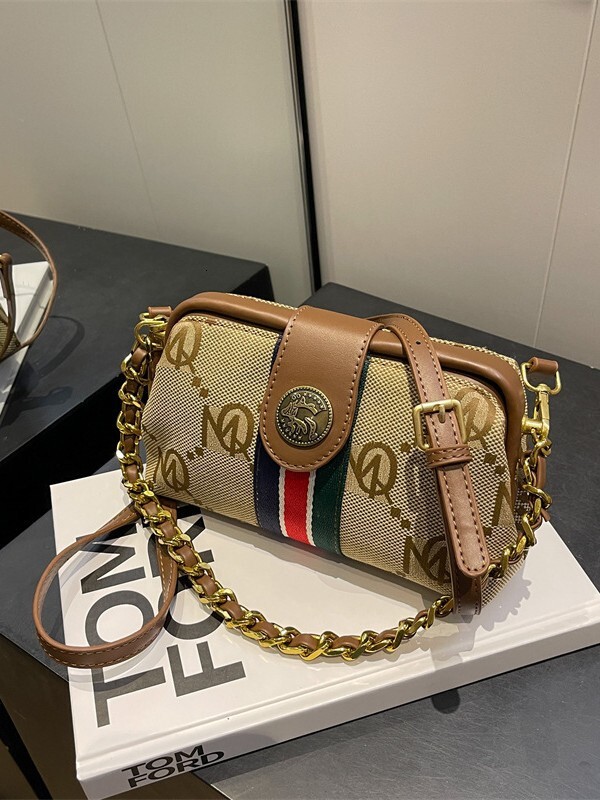 Luxury Brand Designer Bag New High-End 2023 Underarm Bag French Style Elegant Single Shoulder Clip Fashion Versatile Crossbody Bag