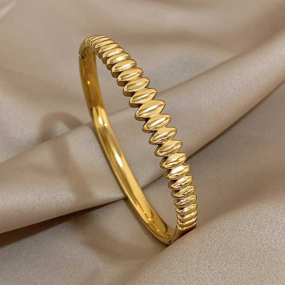 Unique Design Teardrop Beaded Stainss Steel Bracet for Wen Glossy 18K Gold Plated Smooth Bracets Ring Waterproof JewelryW251027