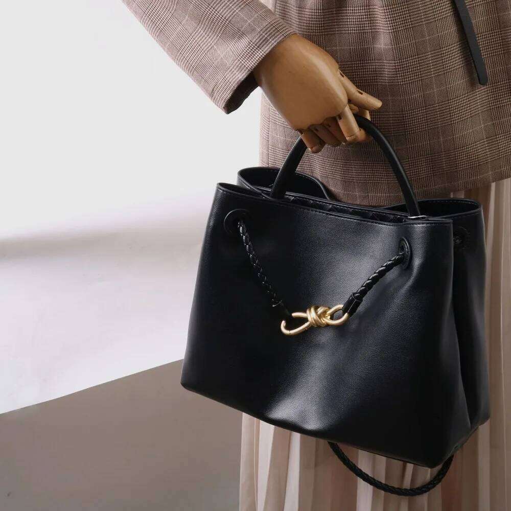 Chic Cowhide Leather Tote - Stylish Shoulders Strap & Durable Chain Clasp