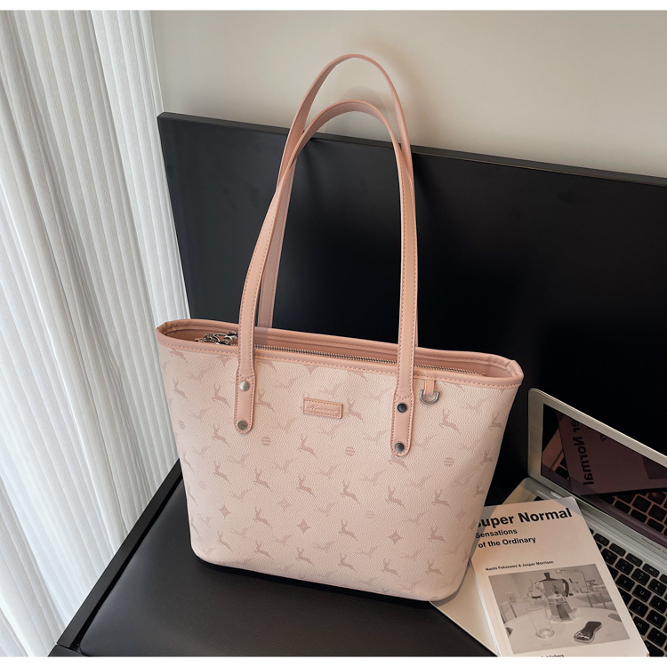 Free shipping designer bag Large Capacity Bag for Women Summer Versatile New Trendy Textured Shoulder Bag Commuter Tote Bag