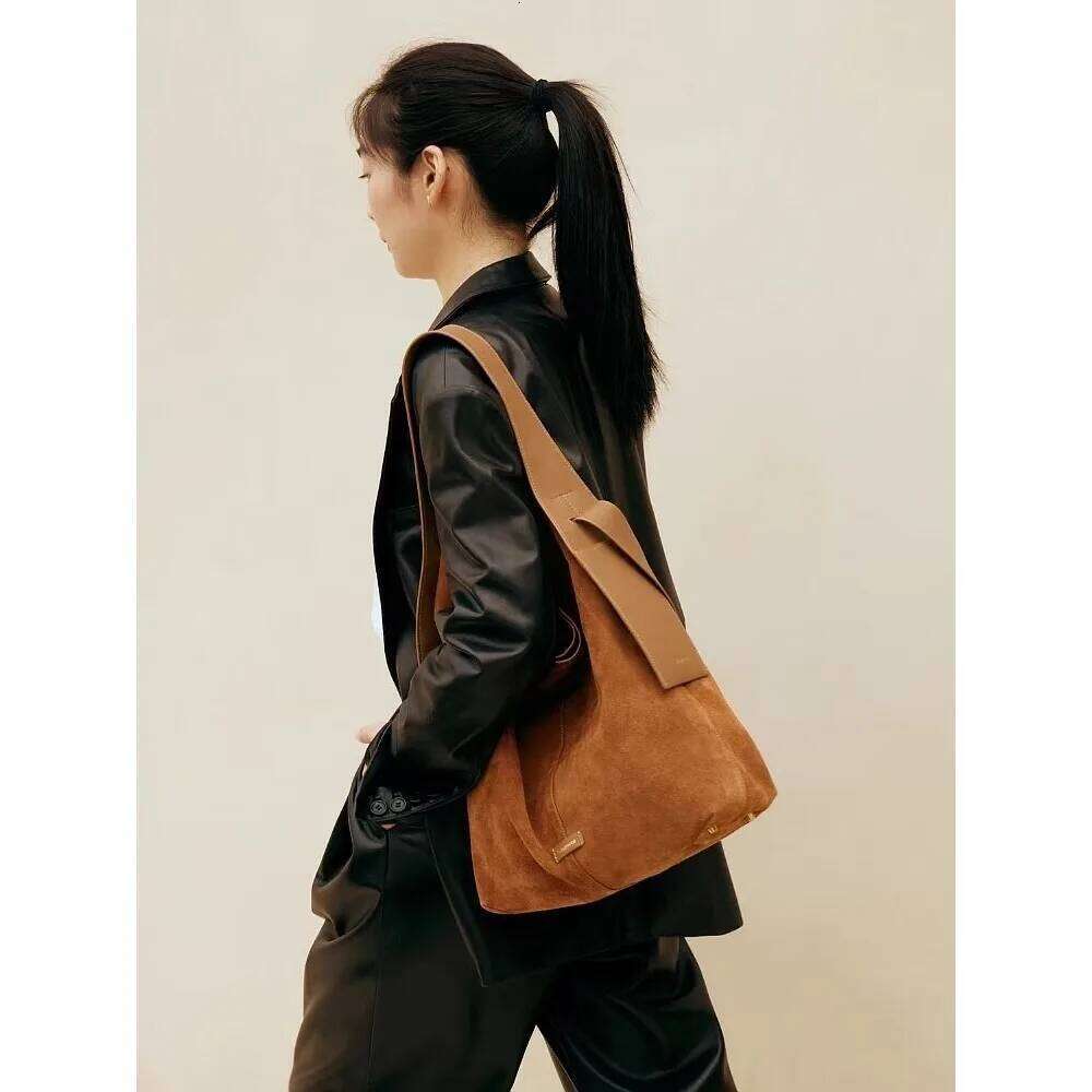 Business Commuting Outdoor Portable Suede Ear Tote Shoulder Crossbody Handbag Bucket Bag Master Handmade Light Gift