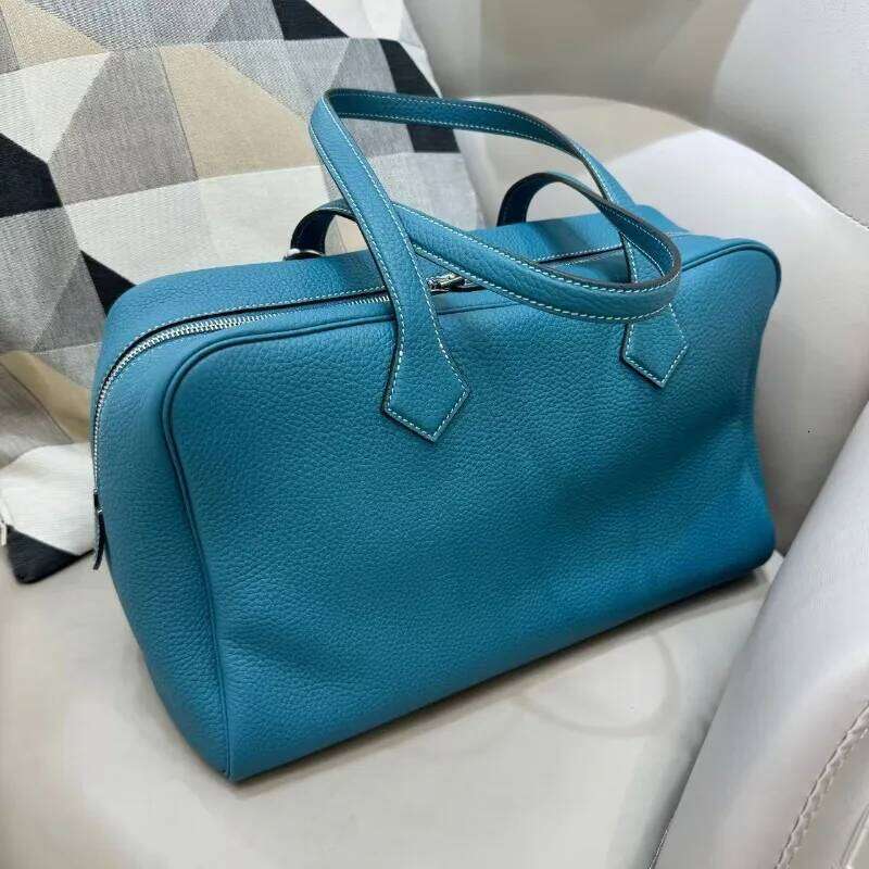 Large Capacity Bowling in First Layer Cowhide Men Women, Lightweight Portable Shoulder Bag for Commutes and Travel