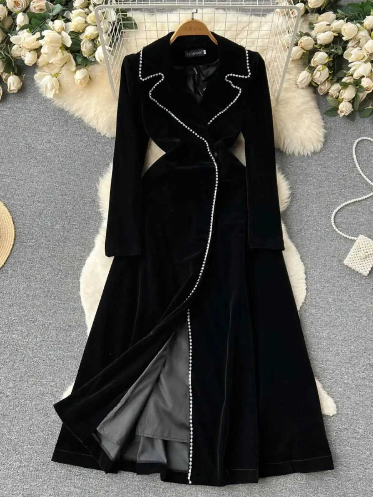 Autumn Winter Thicken Black Velvet Trenches Coats Women Long Windbreakers Overcoats M251027
