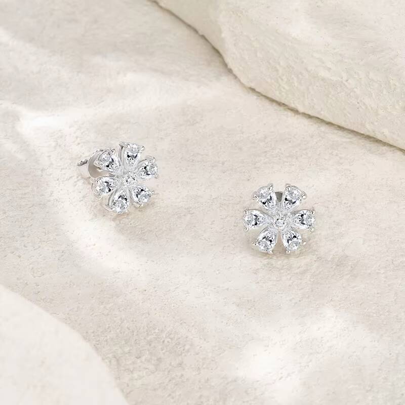 Style Shining Flower Shape Earrings S925 Silver Pear Stone and Round Cut Moissanite Gold Plated Women Snowflakes Stud Earrings