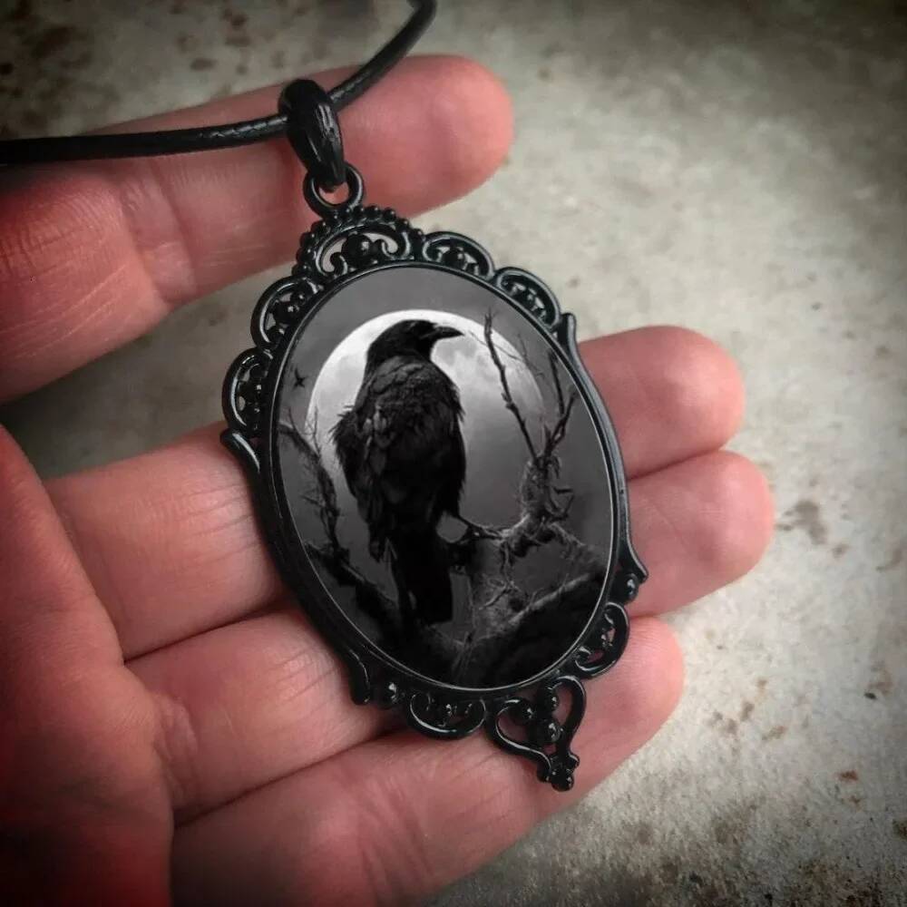 Gothic Retro Dark Oval Lacework Crow Moon Glass Pendant Necklace for Women Hallowmas Party Punk Fashion Jewelry Accessories Gift