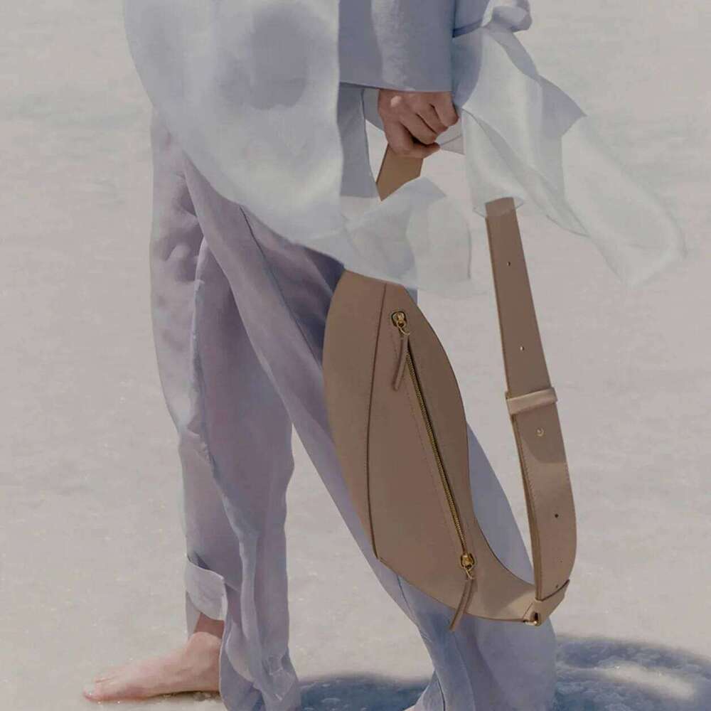 Hot Neyu Smooth Leather Crossbody New Large Capacity Pillow Shaped Personalized Niche Travel Bag