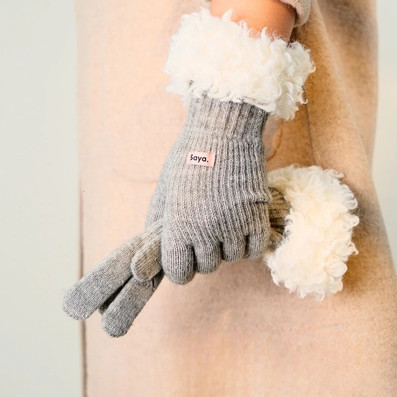 Winter Korean Version Plush Combined Knitted Gloves for Women Touch Screen Mittens for Outdoor Cycling and Warmth 251024