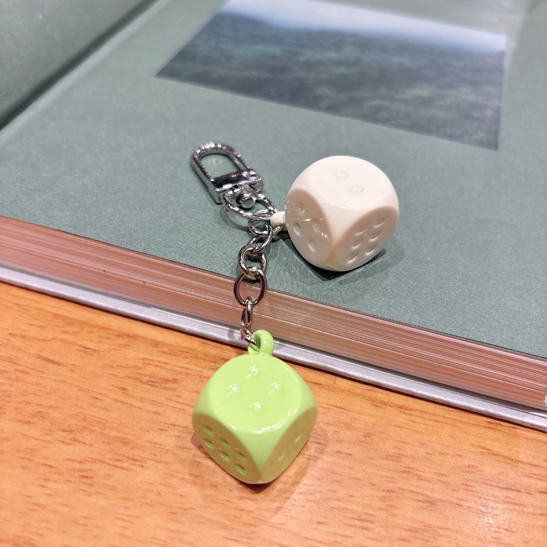 Designer keychain Metal colored dice keychain light luxury birthday gift for men and women Keychain wallet free shipping Halloween gift