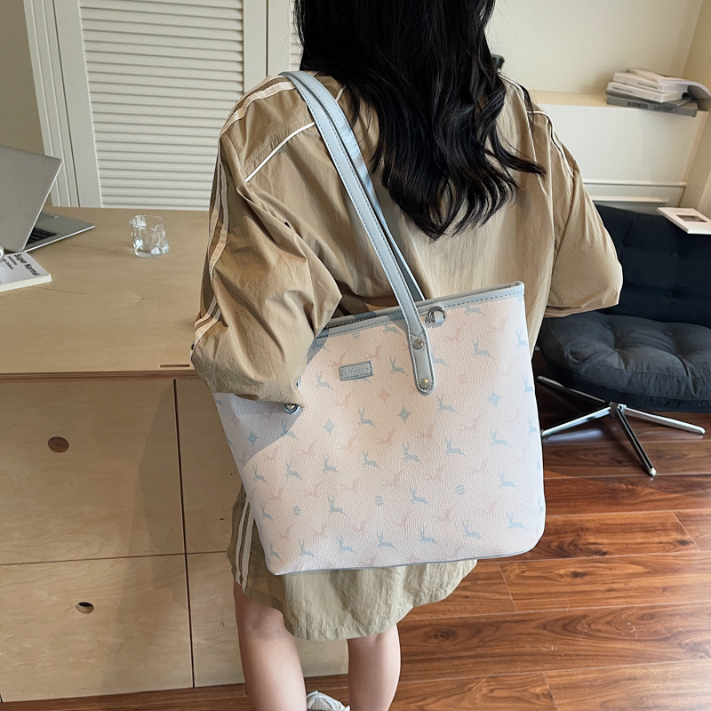 Free shipping designer bag Large Capacity Bag for Women Summer Versatile New Trendy Textured Shoulder Bag Commuter Tote Bag