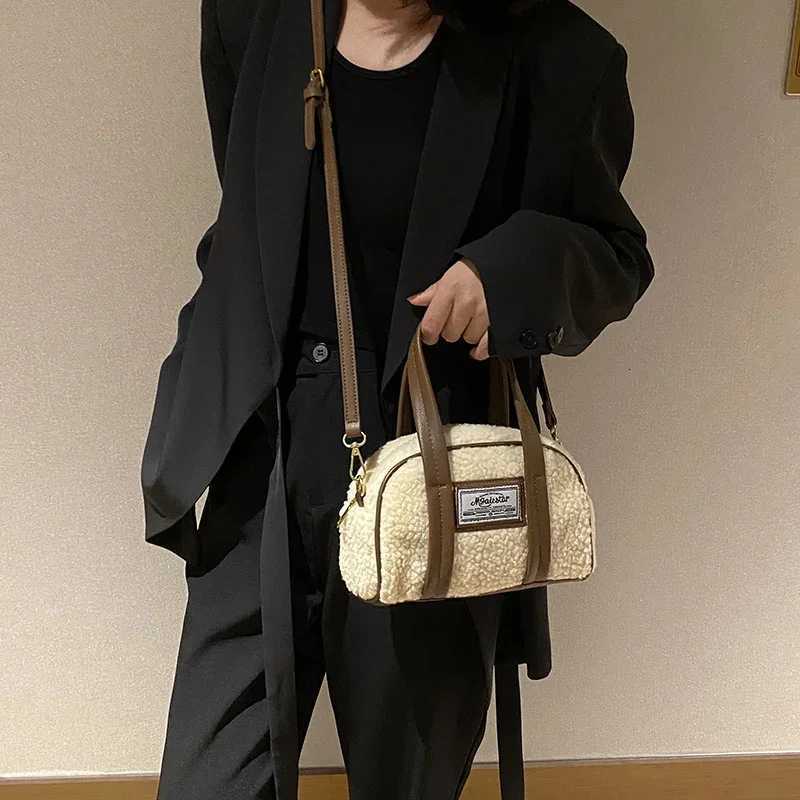 Fashion Green Lamb Wool Handbag Womens Bag 2024 New Small Plush Crossbody Bag Female Winter Clutches Designer Lady Hand Bags Y251027