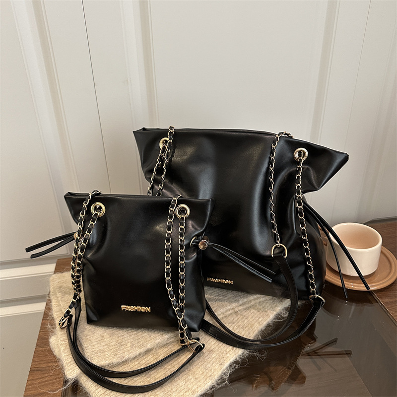 Winter new fashionable and elegant niche design handbag, matte suede retro luxury style women's shoulder bag, trendy designer bag