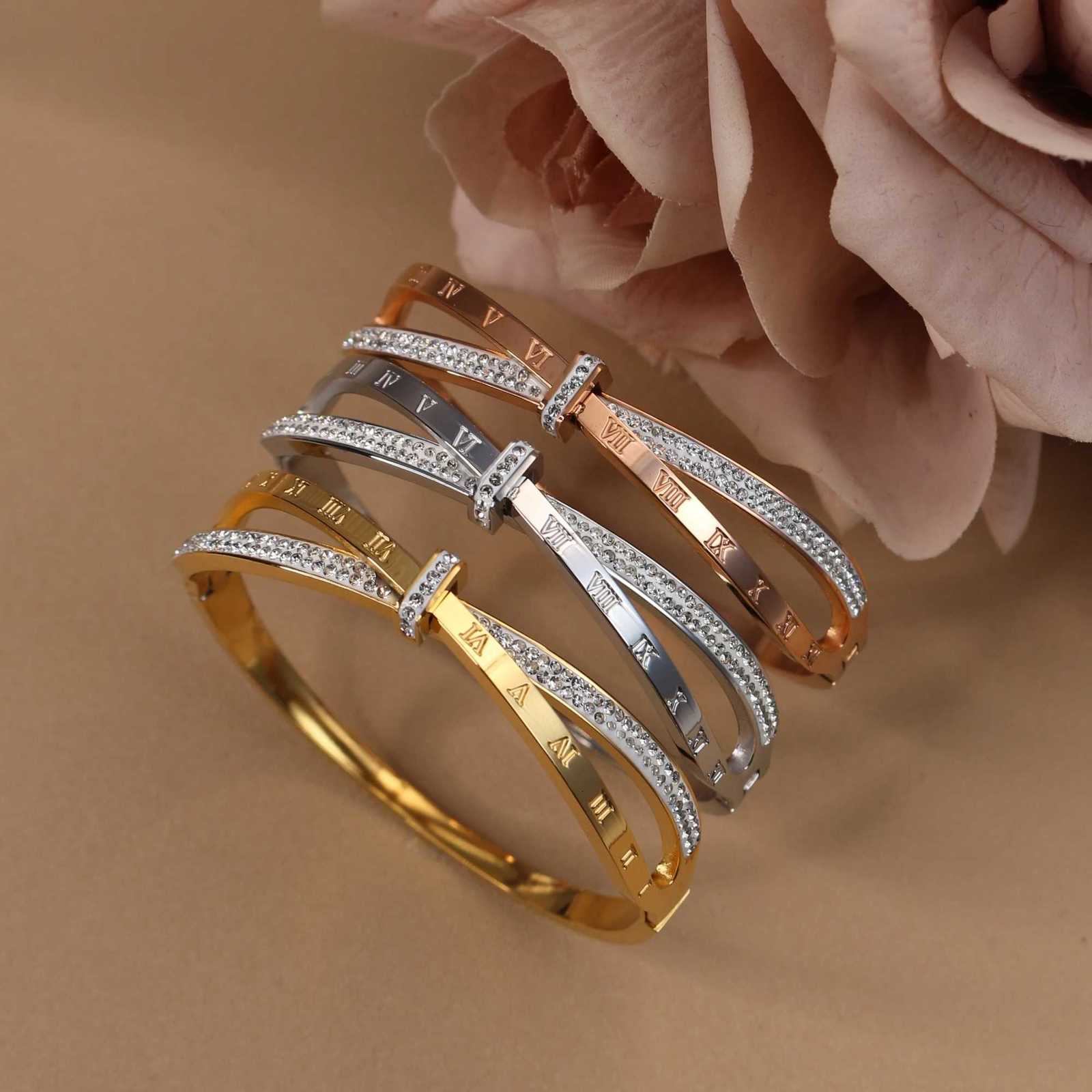 XB072 Charm Stainss Steel Jewelry Crystal Bracets Cross Ran Numerals Bang For Wens Who Love Gifts WhosaW251027