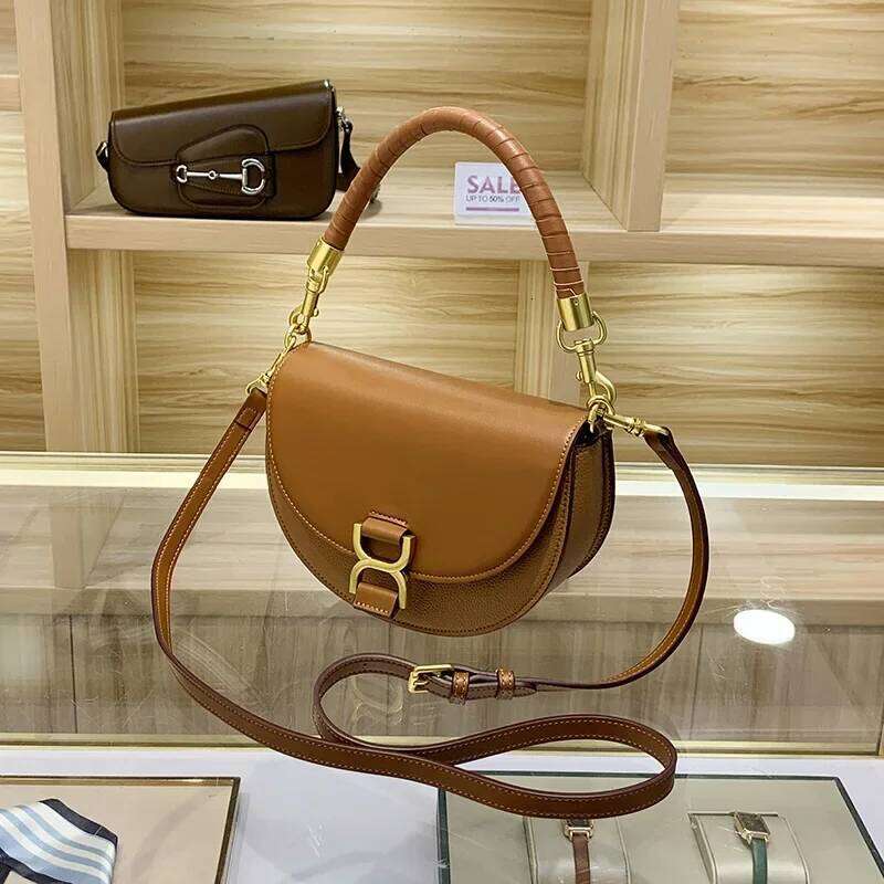 Genuine Leather Handbag for Women, Small Underarm Saddle Moon Tooth Shoulder Bag, Fashionable, Medium Hardness, Shell Shape