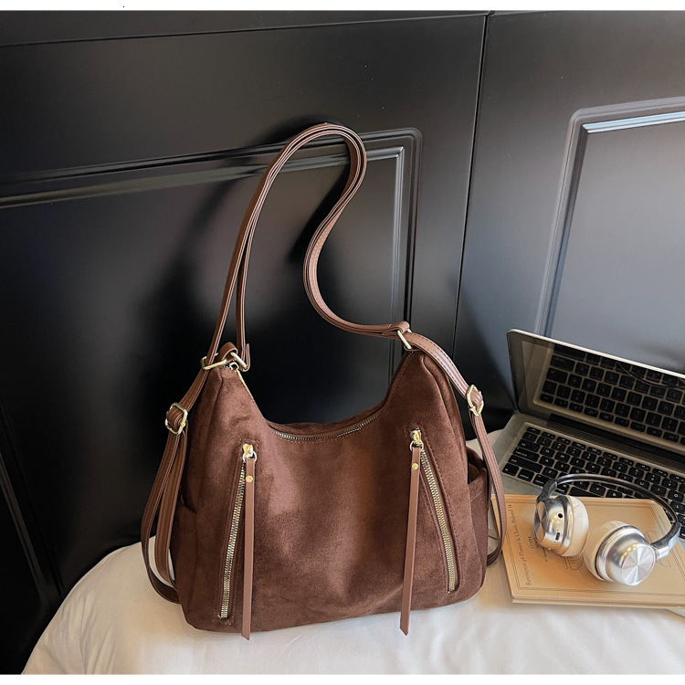 Free shipping designer bag Large Capacity Tote Bag for Women Autumn and Winter Versatile Shoulder Bag New Matte Commuter Backpack