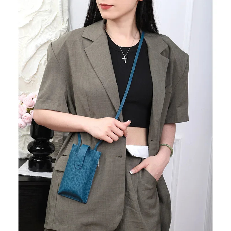 Small Crossbody Cell Phone Bag for Women Genuine Leather Mini Over Shoulder Handbag Purse with Zipper Pocket Adjustable Length 251027