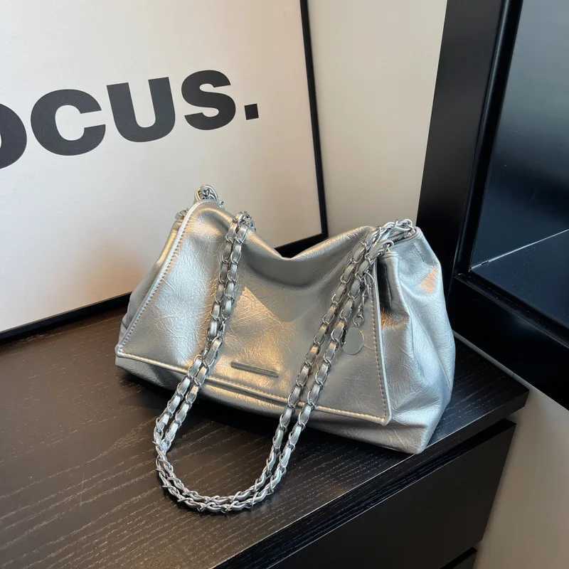 Casual Soft Surface Large Capacity Bag Wen 2025 New Popar AllMah Chain Messenger Bag Popar Sier Shoder Bag Handbag D251027