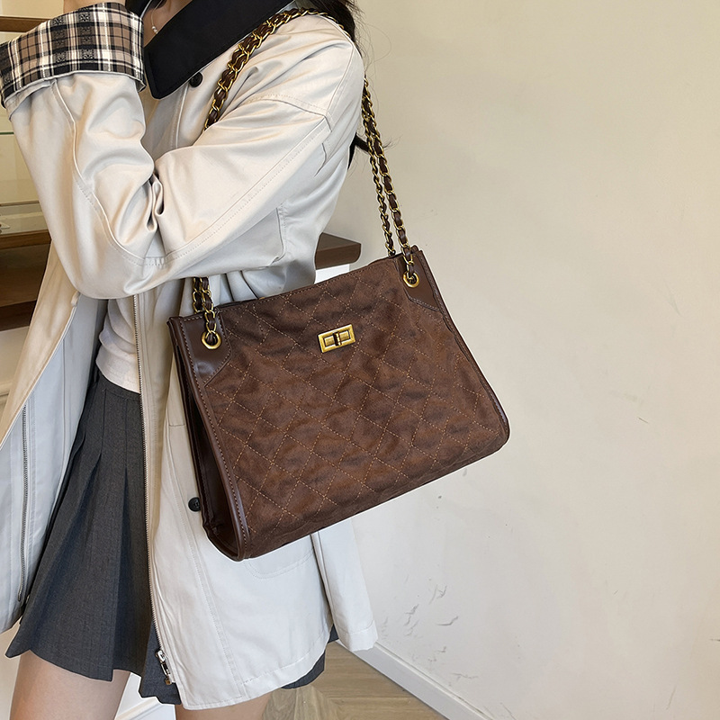 new Free delivery designer shoulder bag Fashionable handbag simple and casual comfortable for commuting