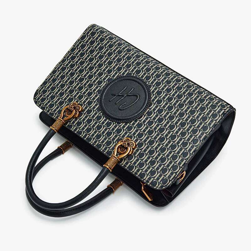 CH Brand Handbag Light Women's Bag Letter Design Internal Compartments Versatile Crossbody Ring Buckle Base Elegance