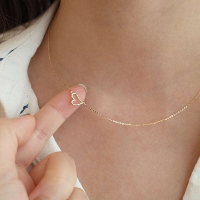 Designer luxury silver Gold-plated Heart Necklace for Women Simple Elegant Versatile Pendant Minimalist Petite Collarbone Chain