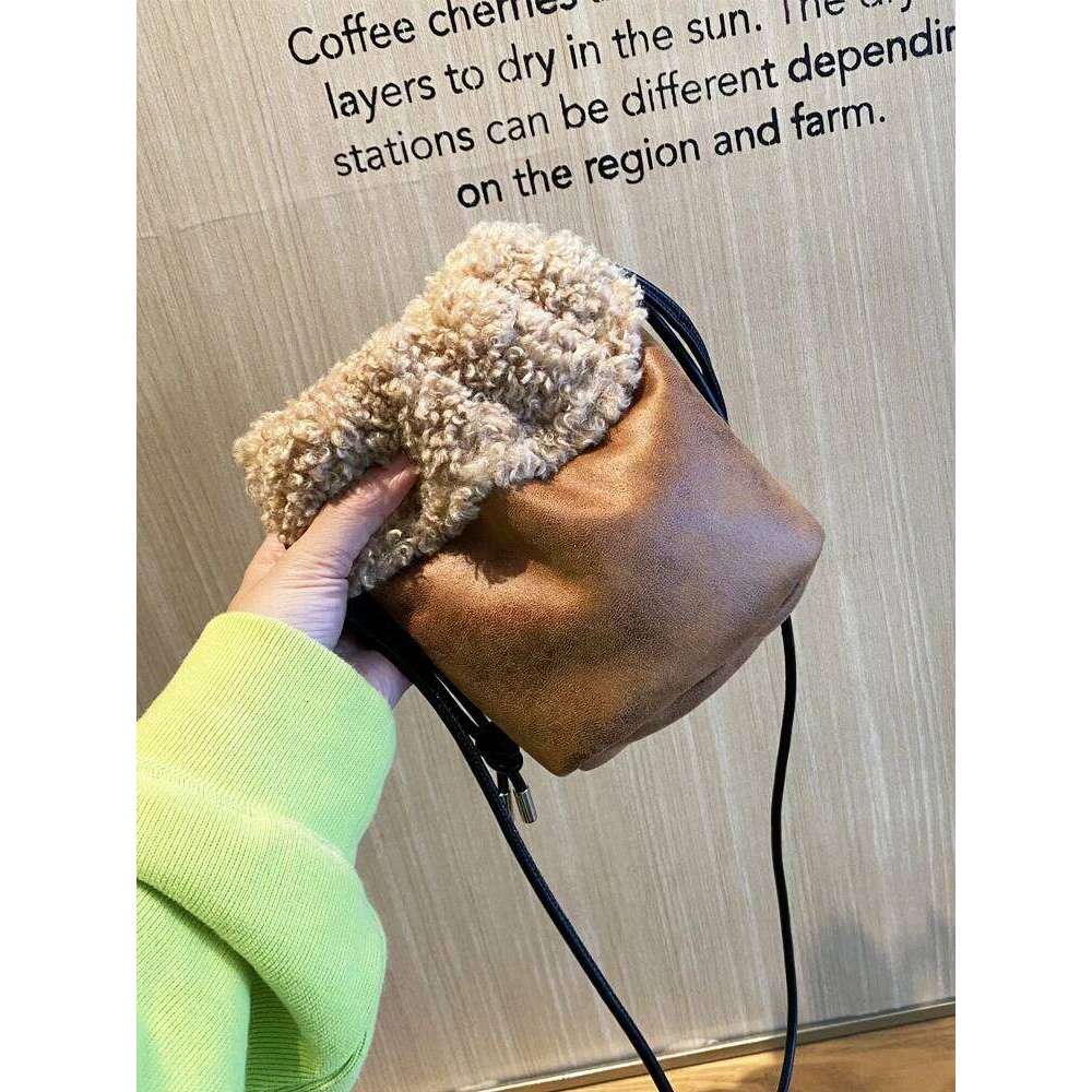 Designer Luxury Autumn And Winter Retro Drawstring Style Bucket Shaped Plush With Suede Roll Design Mini Crossbody Bag For Women