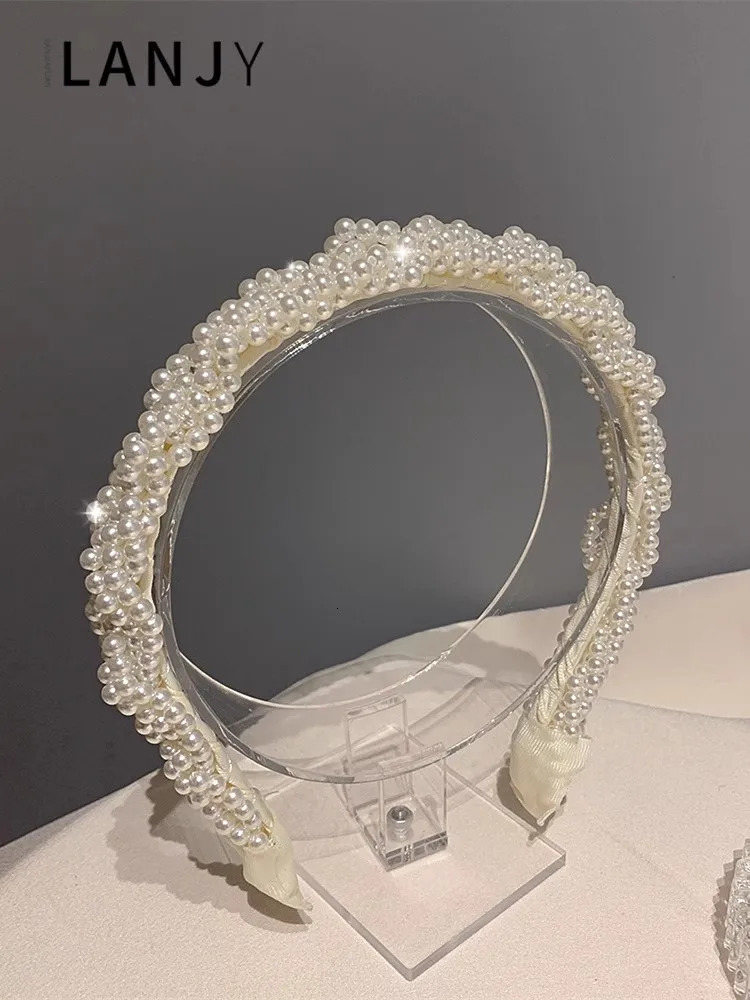 Korean retro pearl hair accessories headband for women pressed hair hairpin sweet and versatile womens hair bands going out 251023