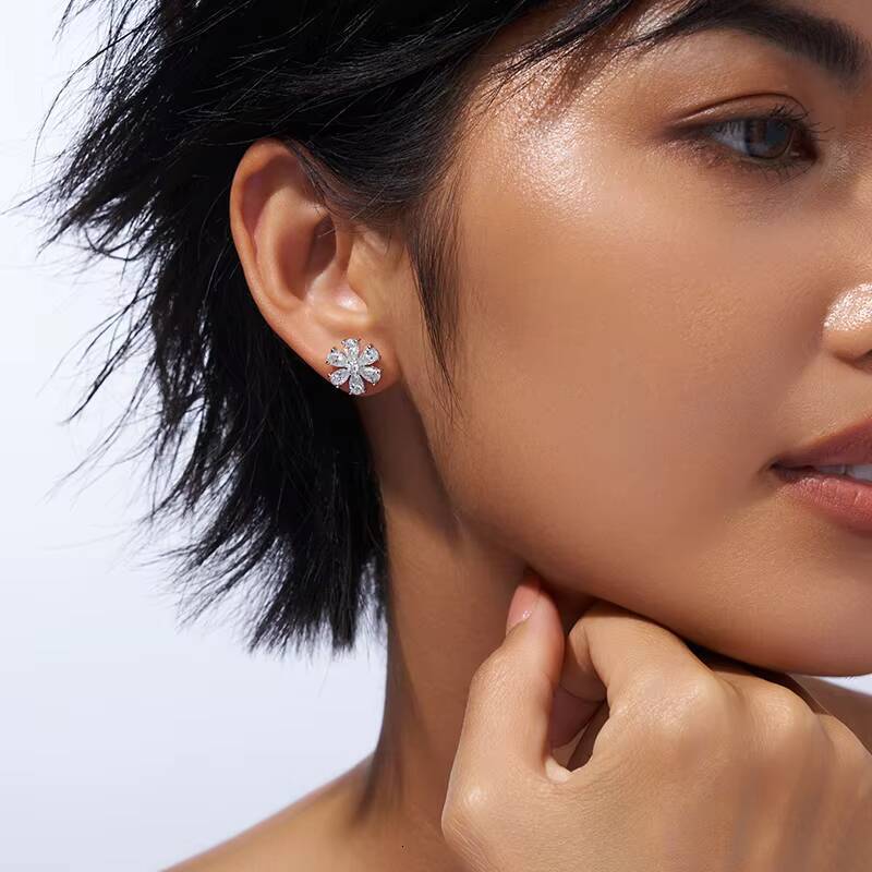 Style Shining Flower Shape Earrings S925 Silver Pear Stone and Round Cut Moissanite Gold Plated Women Snowflakes Stud Earrings
