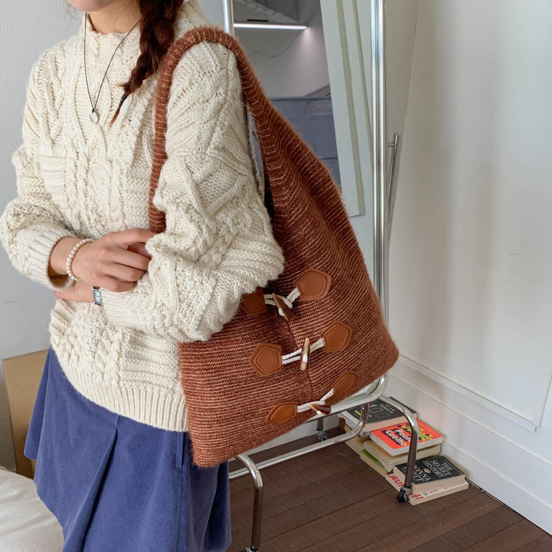 Leisure large capacity knitted armpit bag autumn and winter new fashion versatile style simple niche design women's handbag designer bag