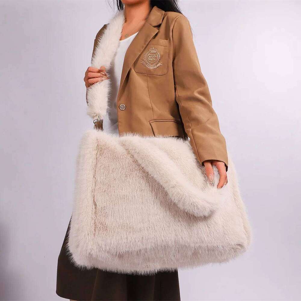 Winter Fashion Women's Furry Tote Handbags Large Capacity Commuter Ladies Faux Fur Shoulder Bag Soft Plush Female Crossbody Bags