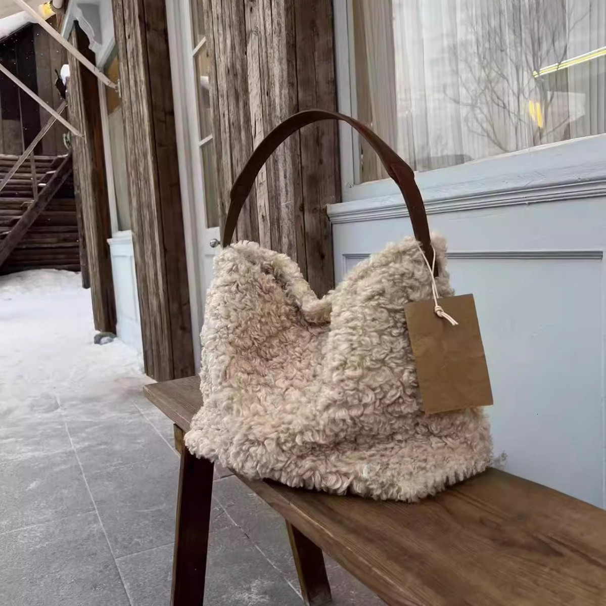Designer's autumn and winter new wool handbag, loose plush shoulder bag, large capacity fluffy crossbody bag