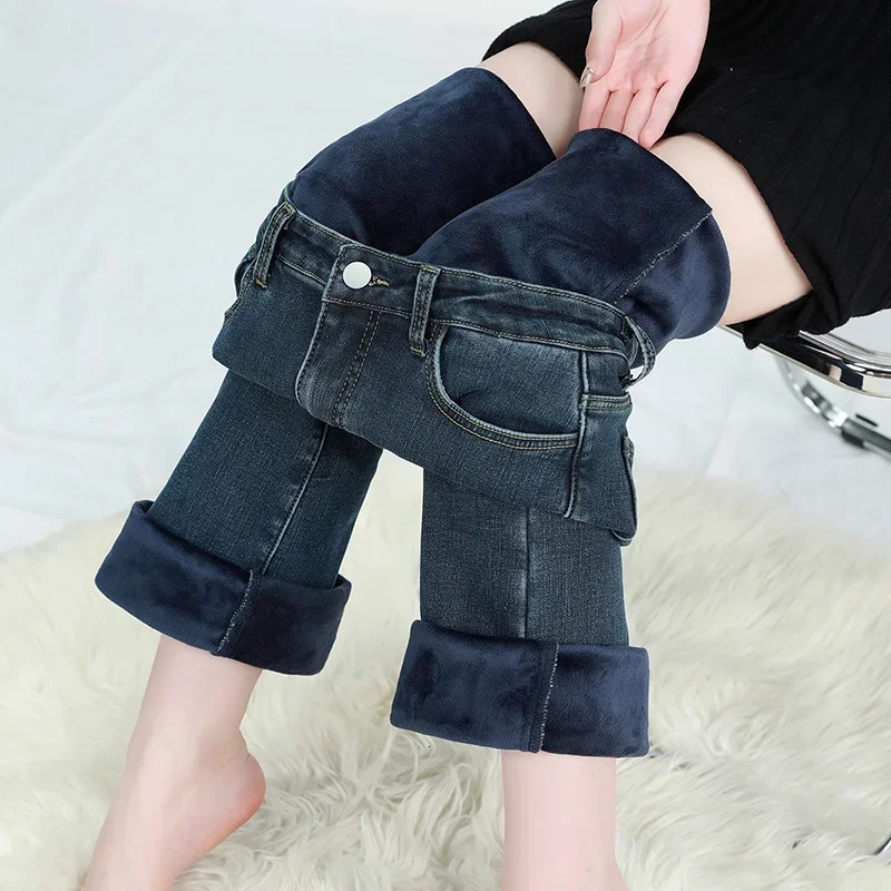 Winter Female Thin Snow Warm Plush Jeans Lady Chic Fleece Flared Pants Girls Korean High Waist Straight Leg Denim Trousers 251027