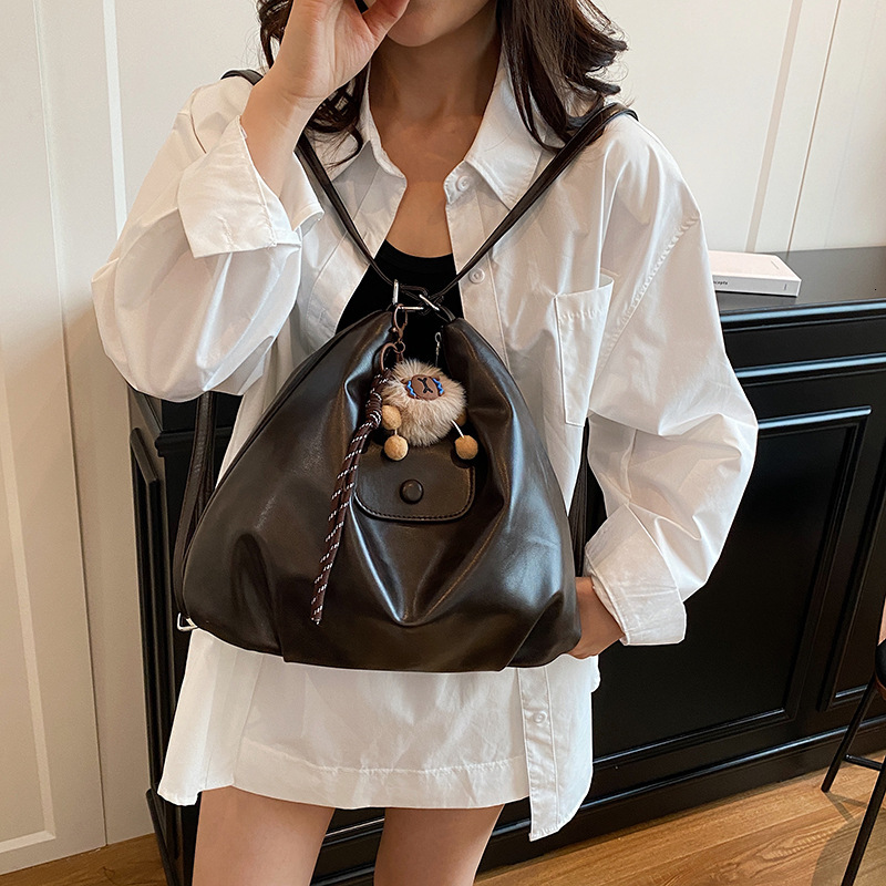 Free shipping designer bag Autumn and Winter New Large Capacity Shoulder Tote Bag Fashion Niche Design High-end Versatile Crossbody Bag