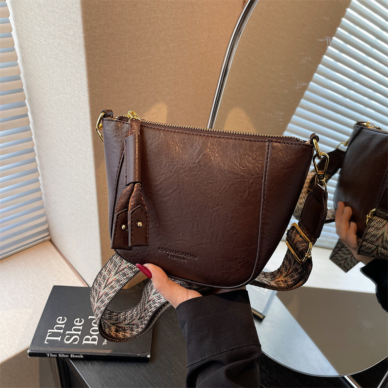 Free shipping designer bag Wide Shoulder Strap Bucket Bag for Women New Versatile Commuter Single Shoulder Crossbody Bag