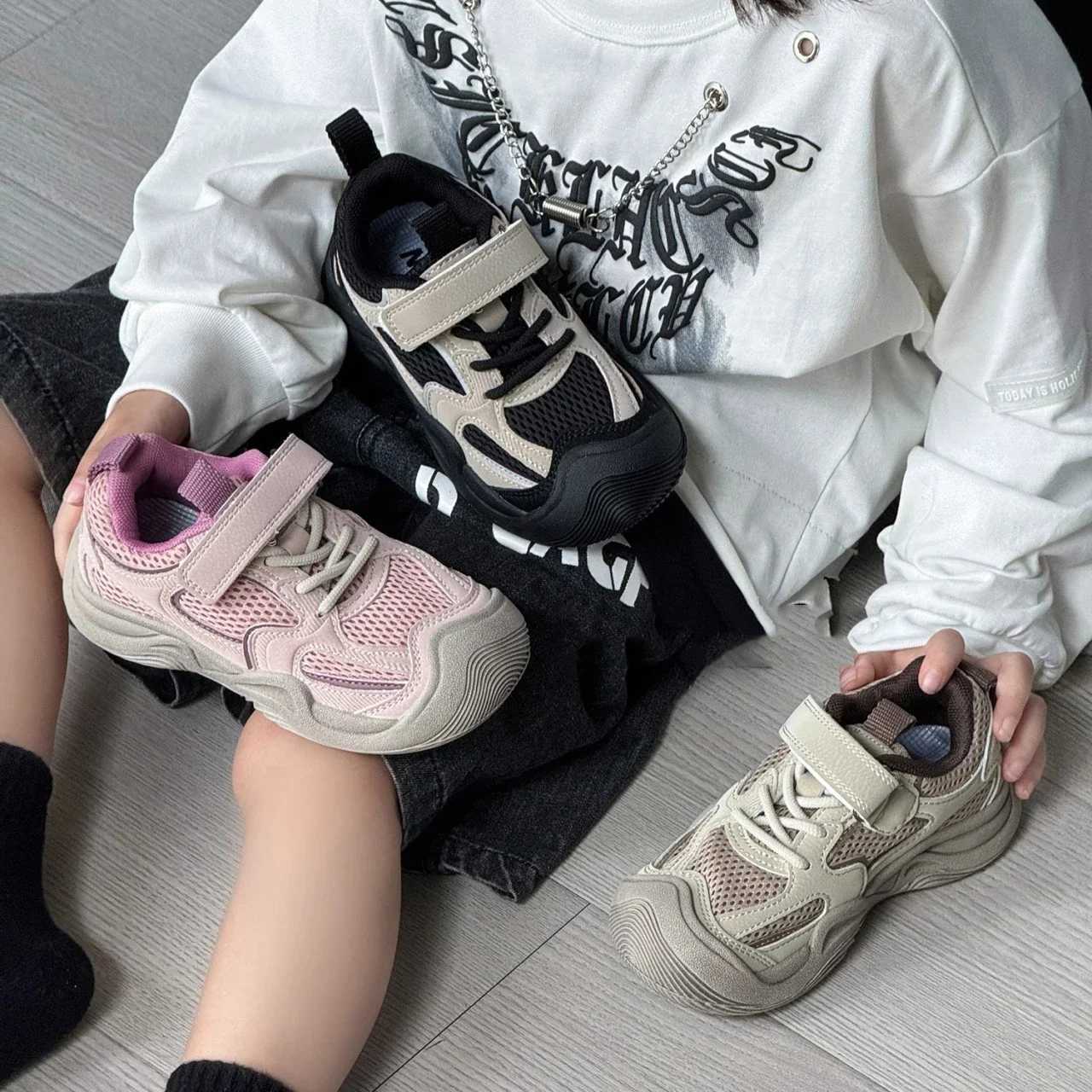 Students Running Shoes Toes Capped Nonslip s Sports Shoes Mesh Breathable 2025 New Children Sneakers Comfortable S251027