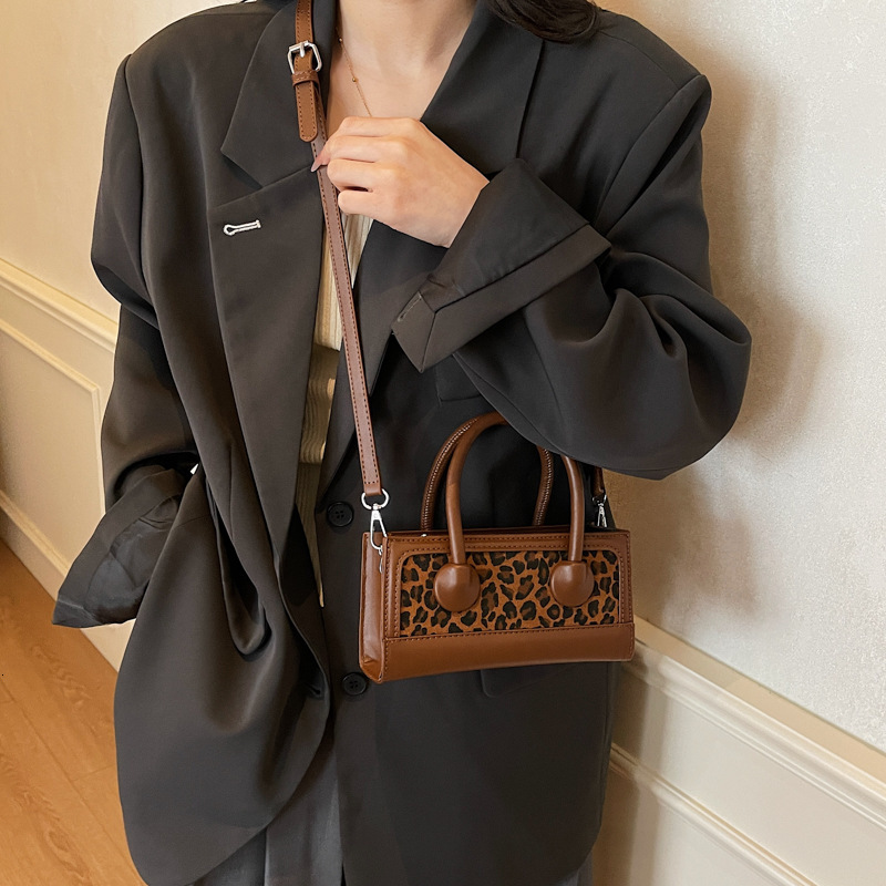Korean style niche design handbag autumn and winter new elegant casual leopard print design armpit bag versatile fashion women's shoulder bag lux