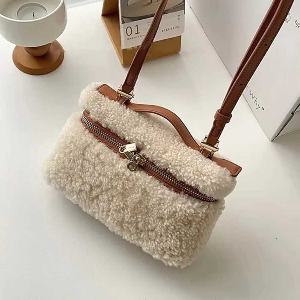 Fashion Lamb Fur Velvet Womens Handbag Retro Lambswool Shoulder Bag Large Capacity Highend Lunch Box Bag For Autumn Winter Y251027