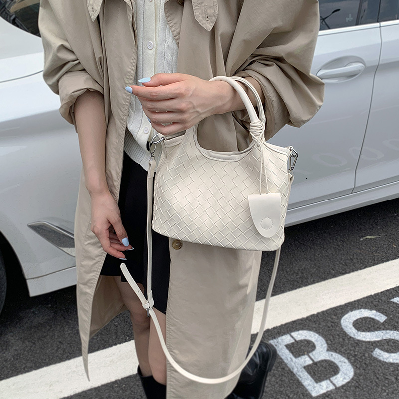 Free shipping designer bag Woven Bag for Women New Fashion Versatile Handbag Crossbody Bag Large Capacity Casual Commuter Shoulder Tote Bag