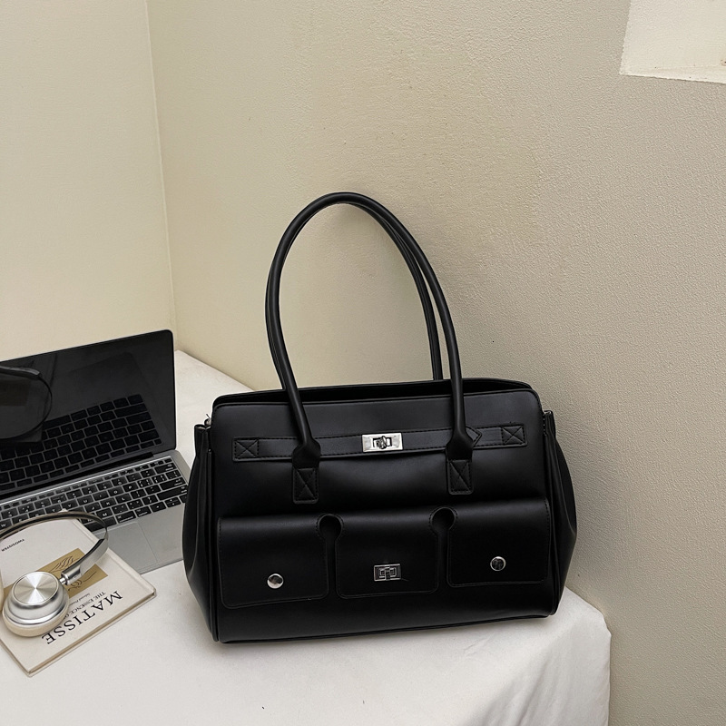 French Fashion Exquisite Design Elegant Shoulder Bag Autumn and Winter New Collection Solid Color Simple Style Women's Shoulder Bag Luxury Design