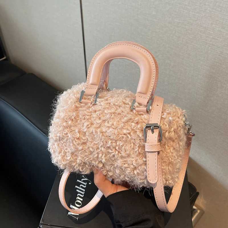 Autumn Winter Womens Lamb Wool Handbag Chic Color Contrasting Versatile Plush One Shoulder Crossbody Bags Mini Party Clutch Y251027