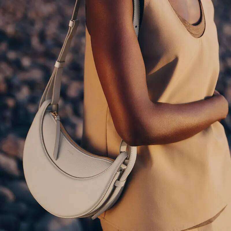 Luxury Croissant-Shaped Ladies' Handbag - Elegant Leather under Arm Shoulder Bag