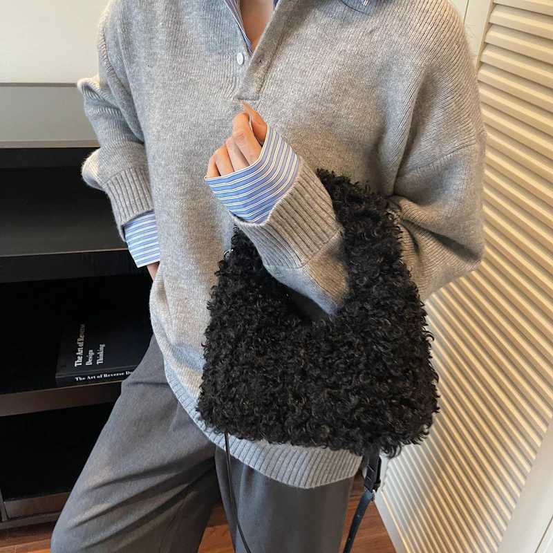 2025 Winter Warm Lamb Wool Handbag Fashion Clutch Bag For Women Coffee Khaki Soft Plush Tote Versatile Shoulder Crossbody Bag Y251027