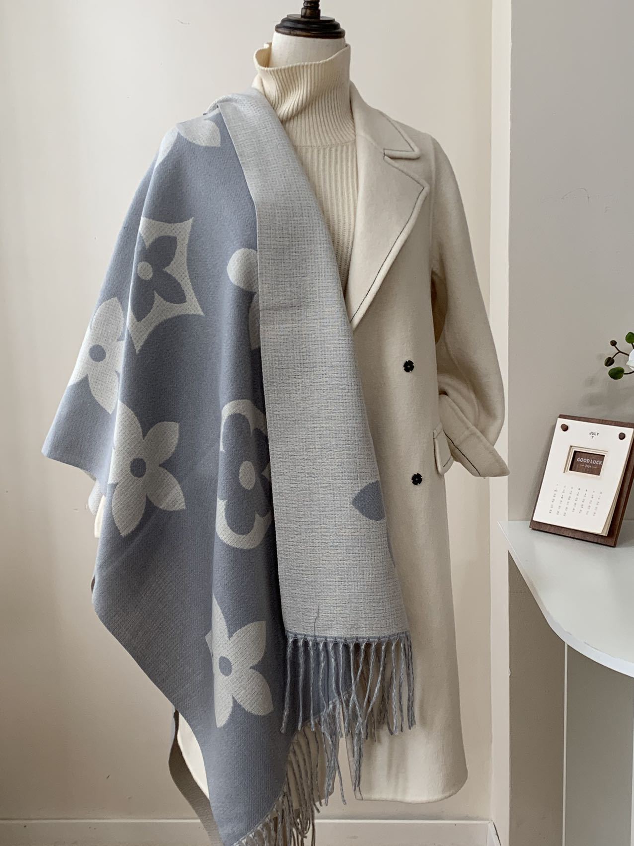 Free shipping Designer Scarves 2025 New Autumn Winter Fashion Versatile Light Luxury Double sided Shawl Scarf Long for Women black