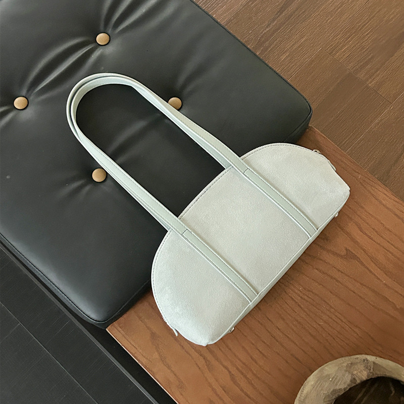 Designer's autumn and winter new hair stick bag, women's multifunctional shoulder bag, high-end large capacity commuting armpit bag