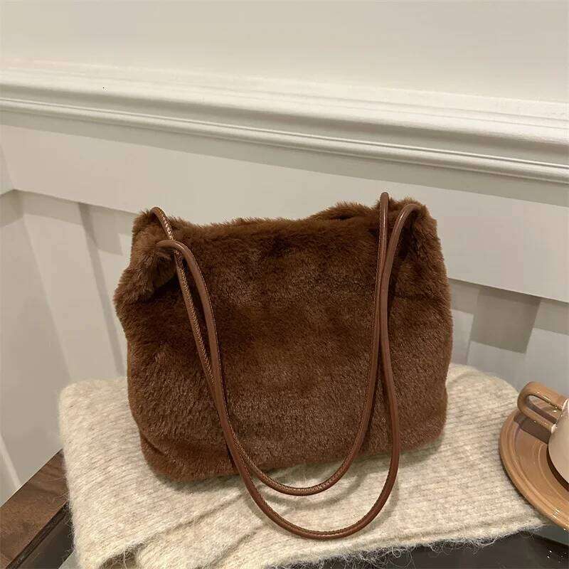 Refined Designer Purse For Women Fashion Shoulder Bag With Classic Lines Feel Functional And Trendy