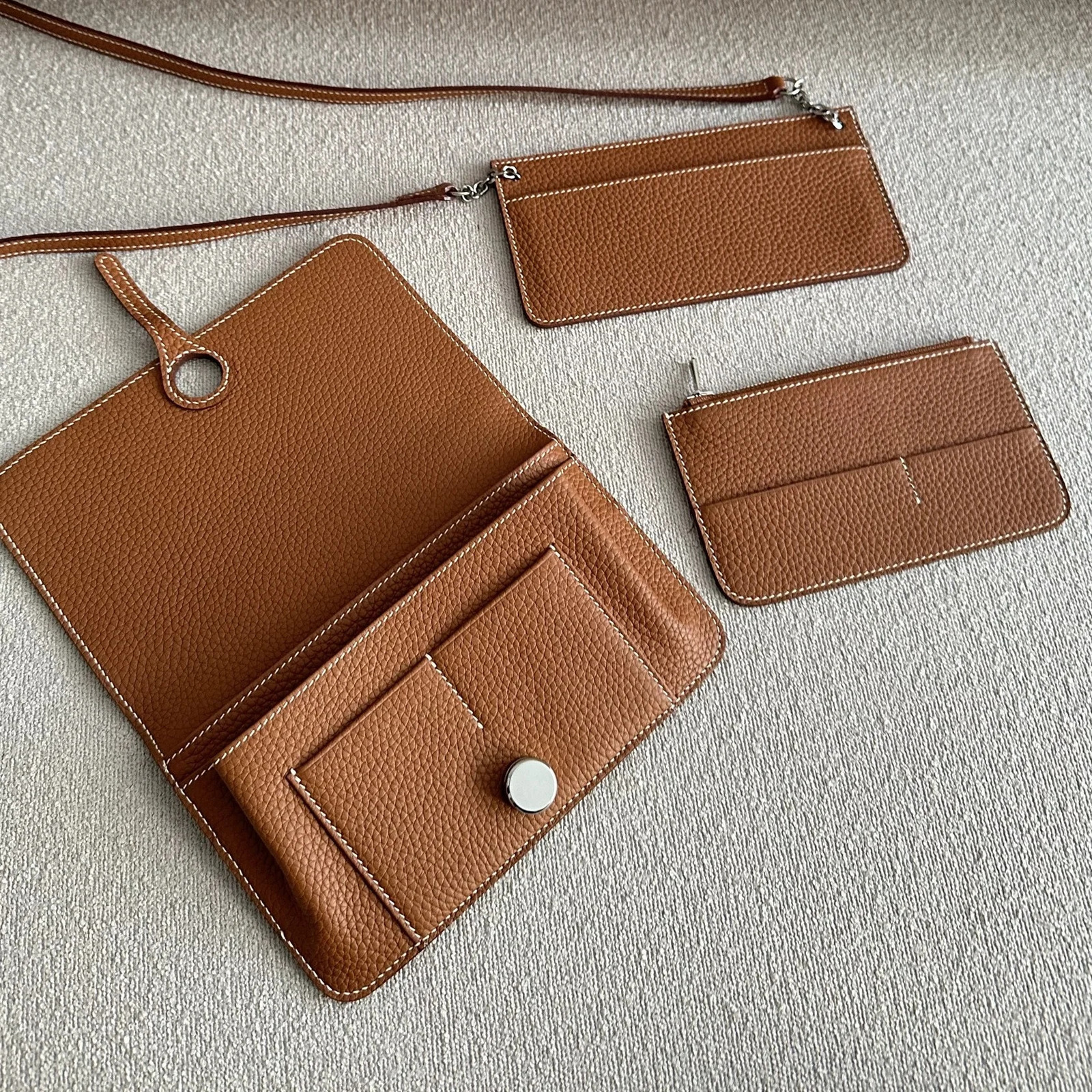 Free Customizable Name Cowhide Passport Case Wallet Women Phone Bag MultiPurpose THREEINONE SingleShoulder Crossbody Bag 251027