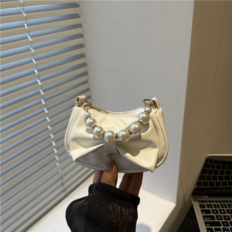 Sweet bow design handbag, winter new pearl chain design, fashionable and elegant women's shoulder bag, trendy and luxurious designer bag