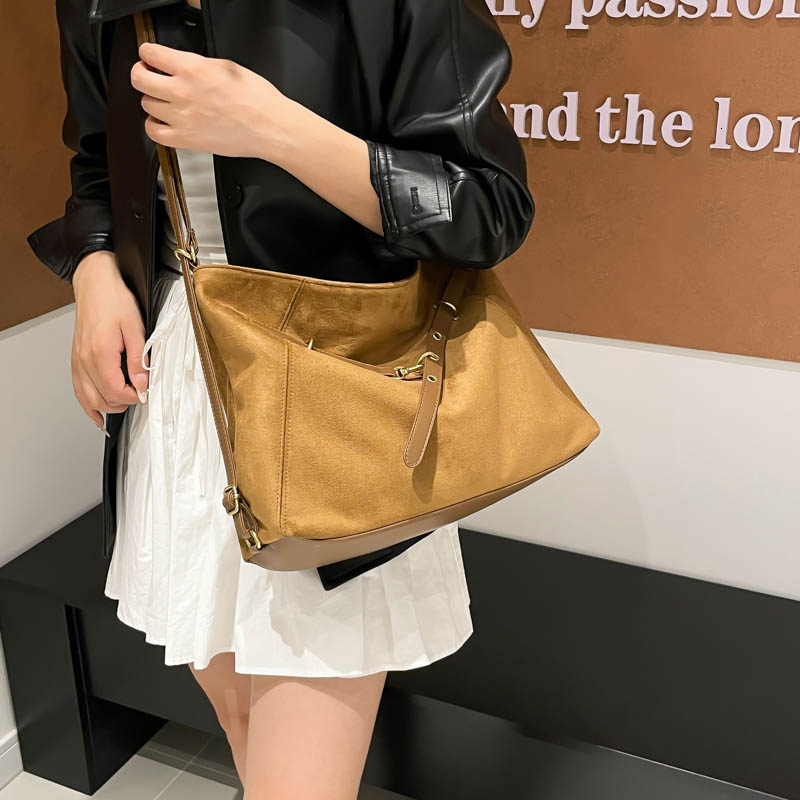 Free shipping designer bag High-end Tote Bag for Women New Autumn and Winter Fashion Crossbody Bag Large Capacity Shoulder Bag