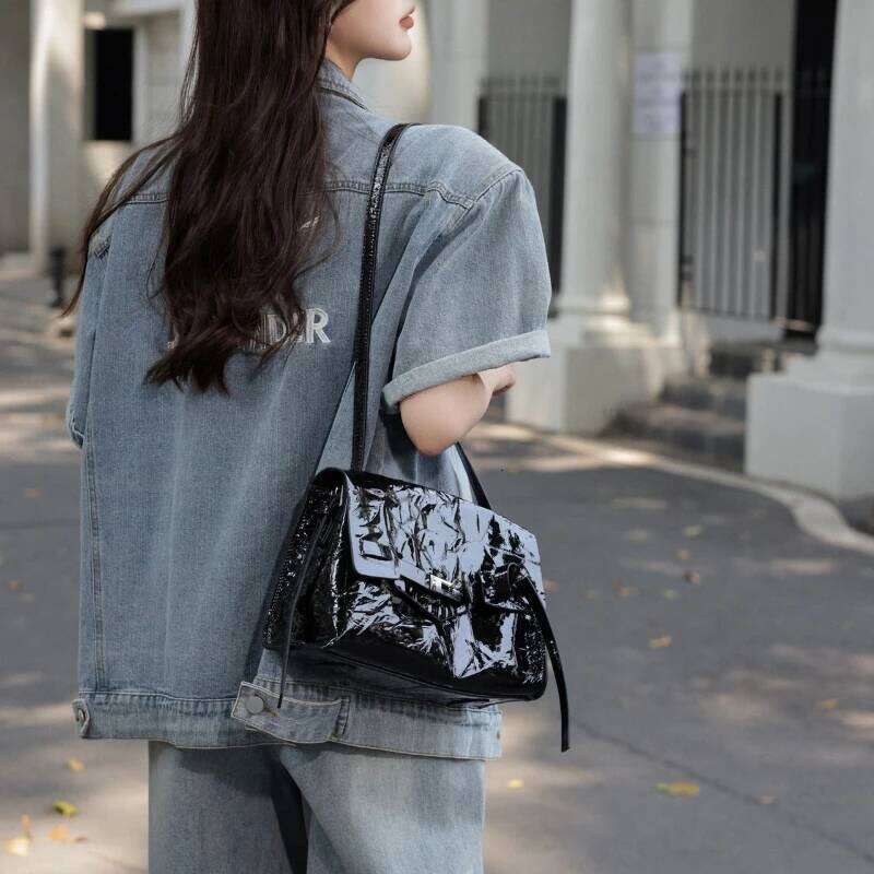 Niche Design New Women's Handbag Fashionable Large Capacity Single Commute Shoulder High Level Girls Postman Crossbody Bag Suotong1027