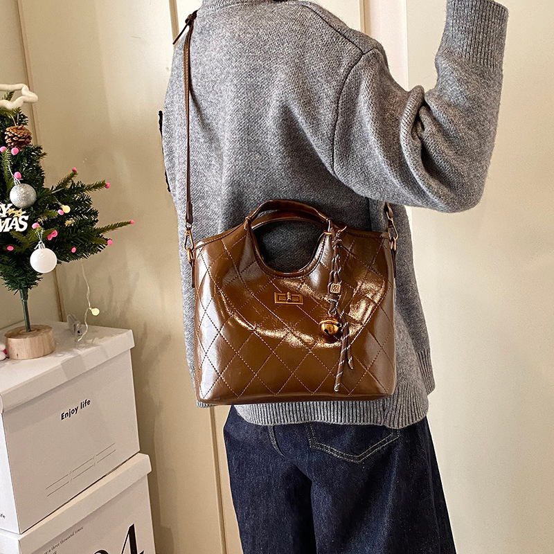 Free shipping designer bag High-end Quilted Bucket Bag for Women New Versatile Fashion Commuter Handbag Crossbody Tote Bag